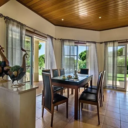 Delightful Vilamoura - 3 Bedrooms - Sol Golfe - Large Gardens - Golf Course Views *