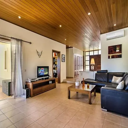 Villa Delightful Vilamoura - 3 Bedrooms - Sol Golfe - Large Gardens - Golf Course Views *